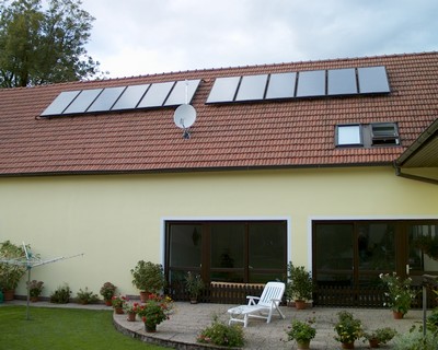 Solrn panely na stee domu
