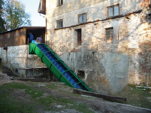 �nekov� turb�na p�i usazov�n�